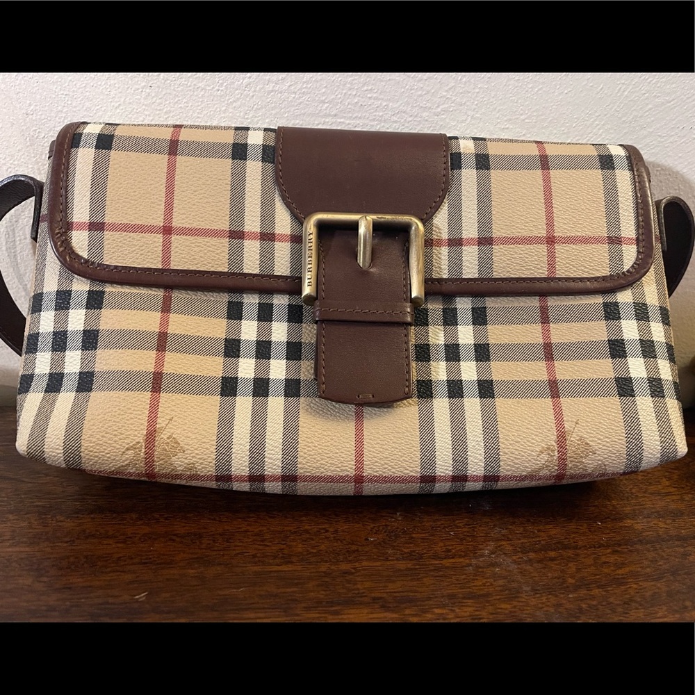 Burberry Novacheck B24 Simone purse accompanied by original tag.